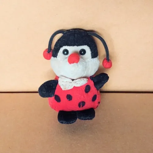 brinquedo - pelúcia inseto joaninha com gravata (usada)