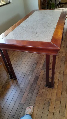 Mesa de 6 lugares com cadeiras