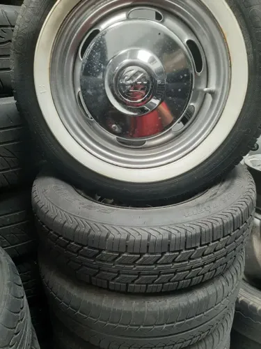 Roda de ferro aro 14 Vw brasilia com calota cromada com pneu 175 65 14 faixa branca jogo