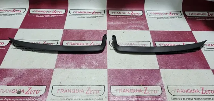 Moldura farol Sandero/Logan 2015 R$65,00 cada.