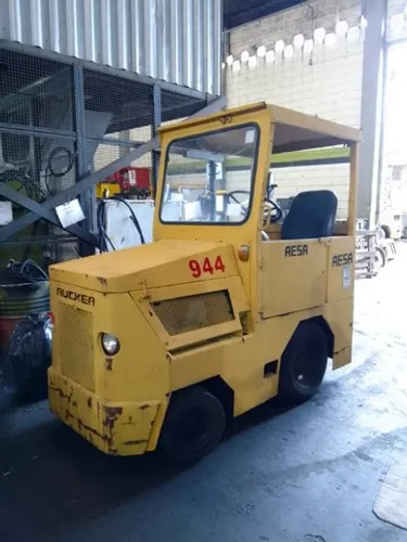 Rebocador à combustão Rucker, TM1350, capacidade 12.000Kg