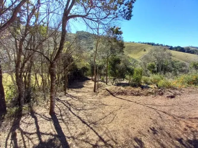 S310 - Chácara com 2,7 ha, água em abundância