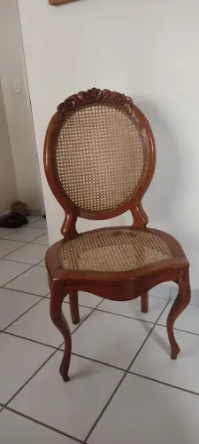 Cadeira tipo Medalhão madeira Maciça (Bom estado)