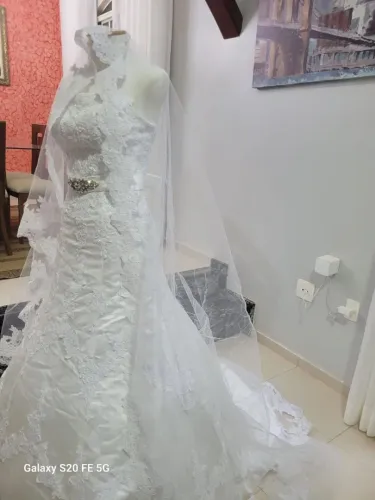 Vestido de noiva branco renda e tule