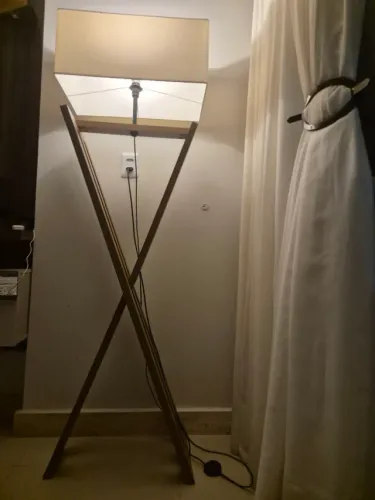 Luminária de sala. Estado de zero.