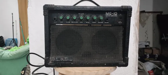 Amplificador Boss MG-10 (14W RMS) (NÃO ACEITO TROCAS, SÓ VENDA!)