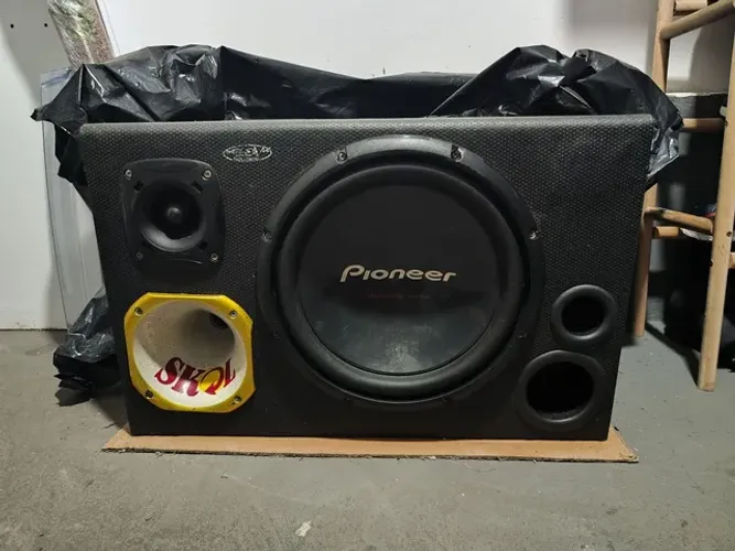Caixa trio com auto falante Pioneer com módulo.