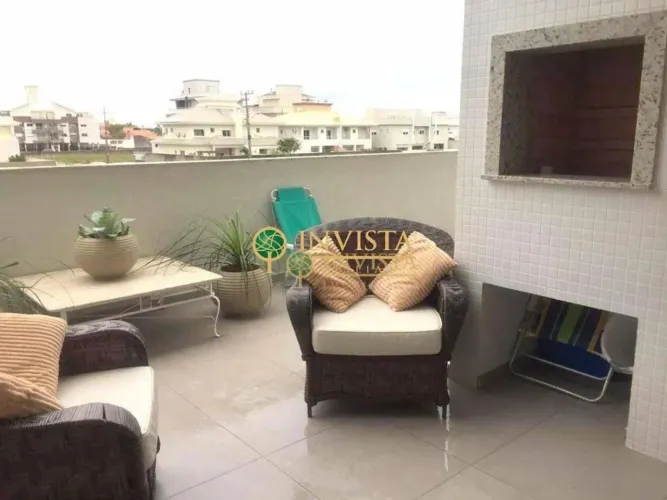 À venda em Florianópolis! Semi mobiliado, Terraço privativo, 2 quartos e 1 vaga de garagem