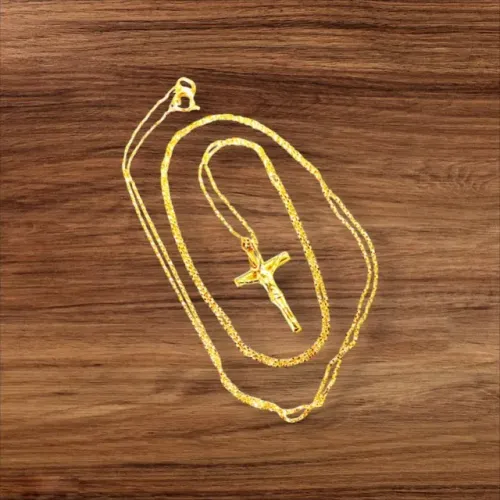 Corrente de Ouro Amarelo Com Pingente em Formato de Crucifixo