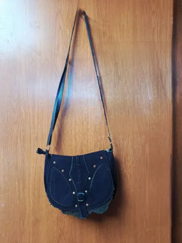 Bolsa de Ombro Vintage em napa pelica camurça boho folk hippie 