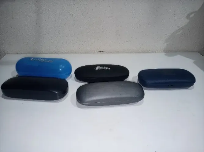 Kit de armações óculos grau, com estojo, usados, com respectivas lentes.Bom estado