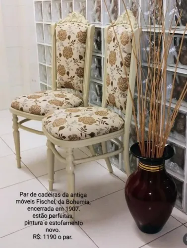Par de cadeira antigas centenarias, pinturas e assentos novos,