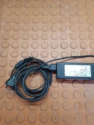 Fonte carregador original para Notebook Samsung NP550P5C 19V 4,5A em perfeito estado.