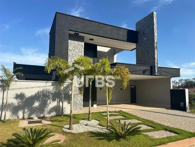 Casa térrea com 240m2 (terreno de 440m2), 4 suítes, no Jardins Nápoles em Senador Canedo -