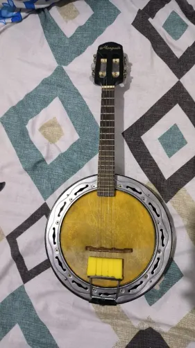 Banjo Marquês semi novo!