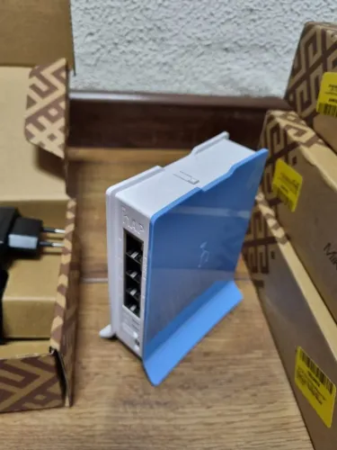 4 Roteadores - Access point indoor MikroTik RouterBOARD hAP lite RB941-2nD-TC azul/branco