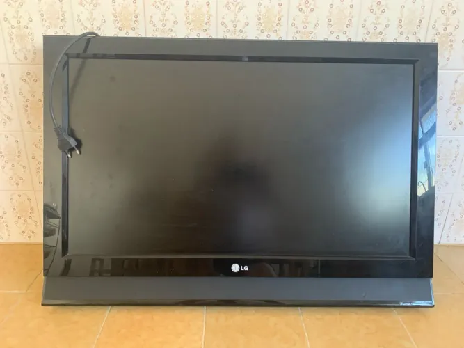 TV LG 32 polegadas modelo LC4R analógica