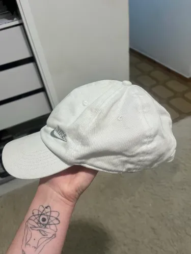 Boné Nike Branco Usado