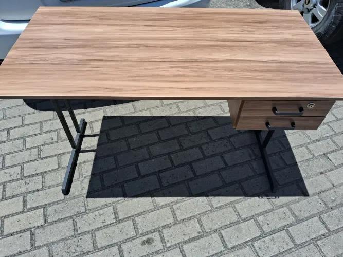 Mesa para escritório com 02 gavetas