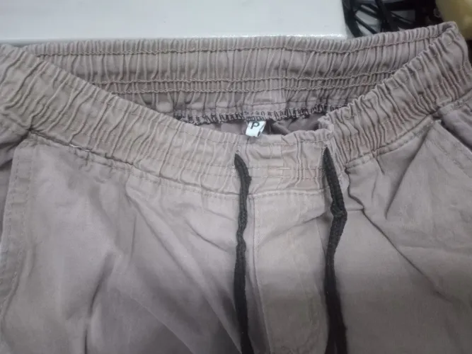 calça jogger infantil P rasgadinha no joelho ótimo estado