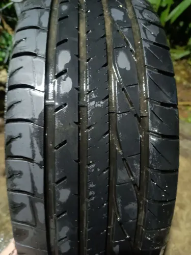 Pneu aro 15 Semi Novo. 185/60/15.
