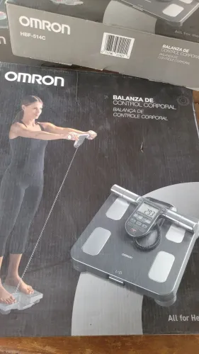 Balança de Bioimpedância Omron HBF-514C