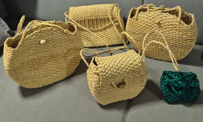 Kit de bolsas artesanais em palha
