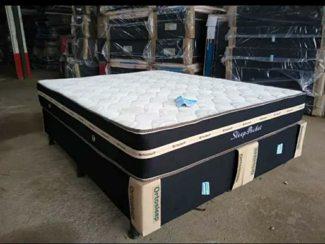 Cama Queen. Box e colchão 