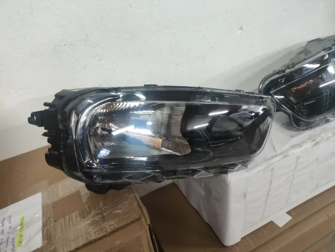 FAROL Citroen cactus 2020/24 detalhe mínimo recuperação lado direito 