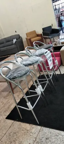 Banquetas Cromadas com Design Moderno