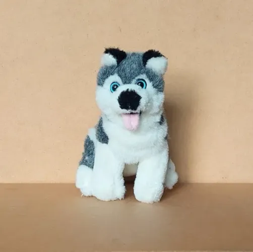 brinquedo - pelúcia de cachorro husky siberiano cinza e branco (usada)