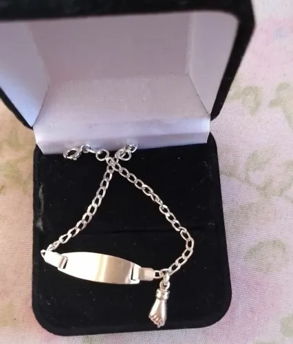 pulseira em prata nova , muito linda