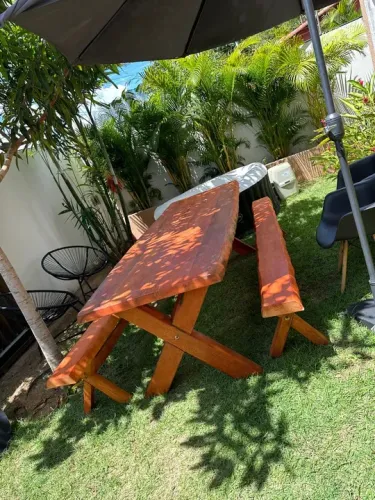 Mesa em madeira rústica