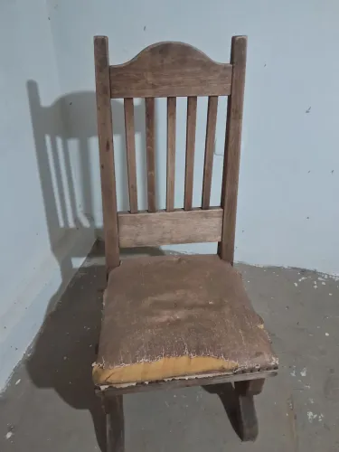 Cadeira Antiga Pesada para Restauro !