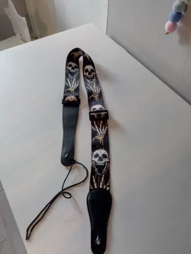 Correia para Guitarra, muito bonita e de otima qualidade