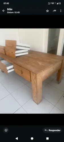 Mesa em madeira para loja com gavetas 