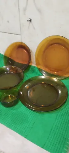 Conjunto de Pratos de Vidro Âmbar