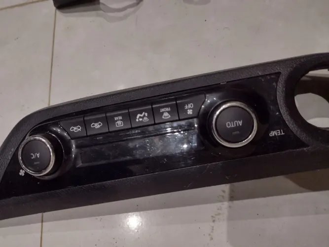 Painel Ar Condicionado Hilux Sw4 16/23