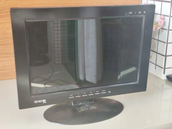 Vendo monitor CCE 14 polegadas para retirada de peças. Não está acendendo a tela.