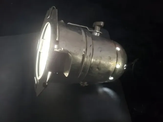 Holofote  wintage de alumínio meca lux 