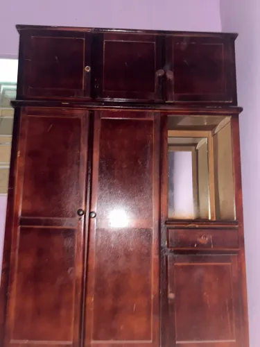 Guarda roupa com maleiro