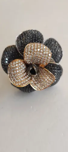 Anel flor brilhantes ouro