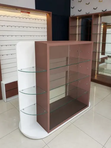 Expositor de loja com Rodas MDF com Vidro e Espelhos - Rose Gold + Branco