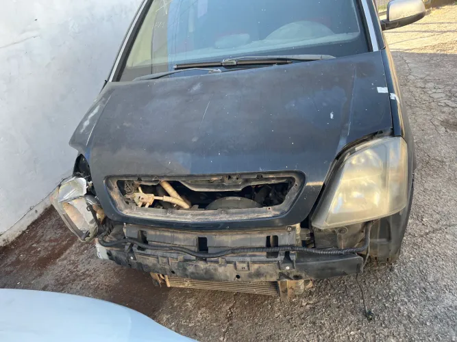 Capô Meriva