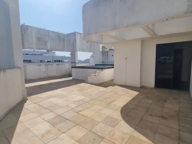 Excelente cobertura duplex com 3 quartos e 178m2 na Barra da Tijuca
