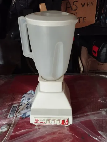 Liquidificador Britânia antigo anos 70, funcionando.