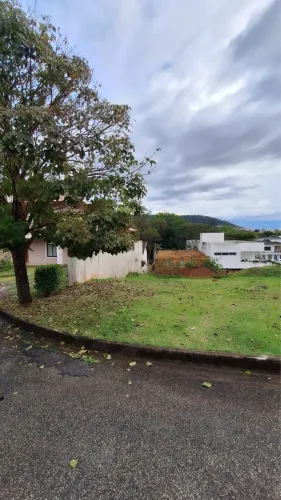 Terreno 270m² Alto Padrão - Topografia Perfeita para Projeto com Vista