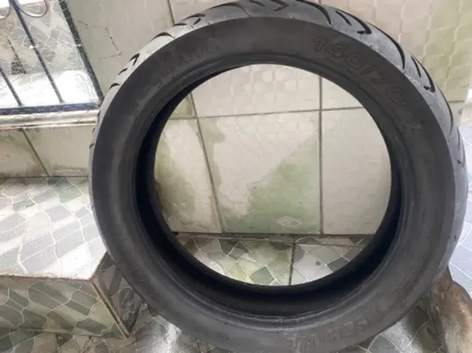 Pneu 140/70-17 Semi novo