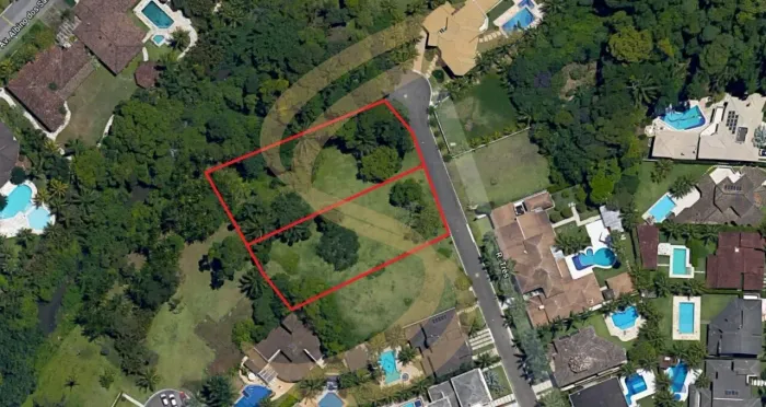 Exclusividade: Terreno à Venda em Balneário Praia do Pernambuco, Guarujá - SP