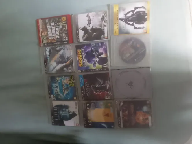 Vendo ps3 cm 12 jogos originais e um controle paralelo